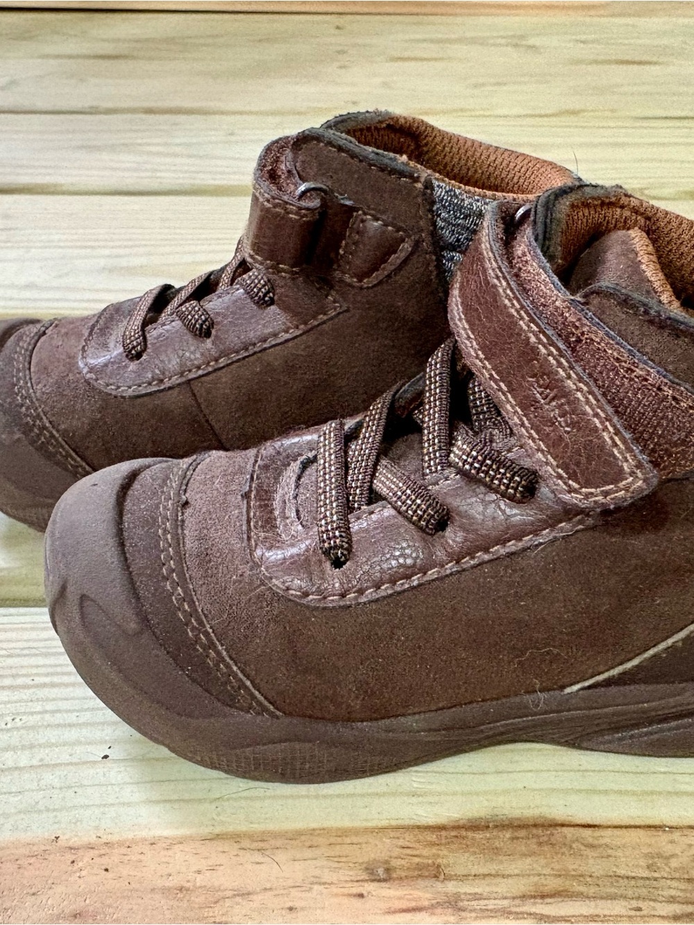 OshKosh B'gosh Brown Toddler Suede Hook-and-Loop Boots